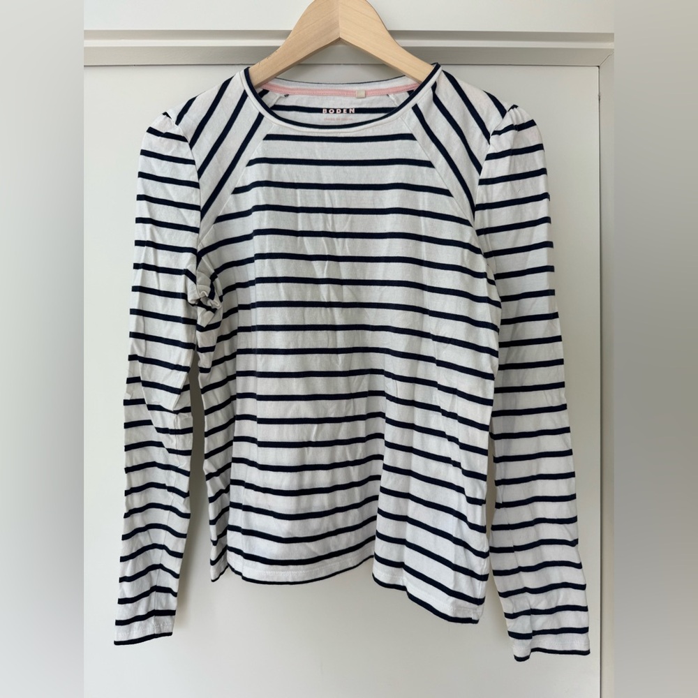 Boden Navy Striped Long Sleeve T-Shirt.